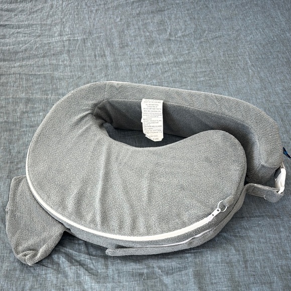 My Breast Friend nursing pillow - Gray - Picture 3 of 7